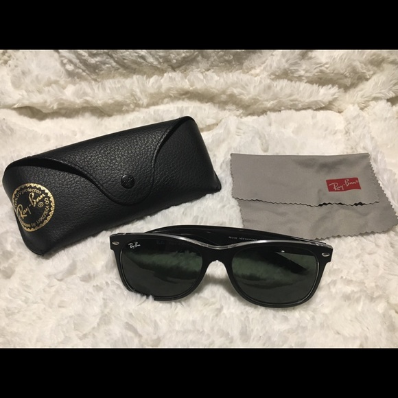 Ray-Ban Accessories - Black Wayfarer Ray-Ban sunglasses